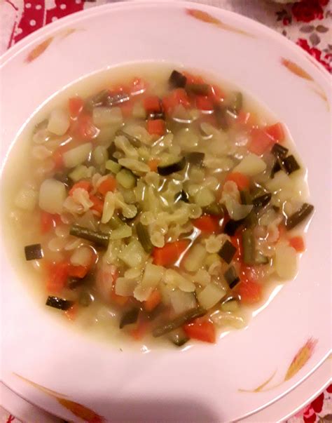 Minestrina primavera con tante verdure .